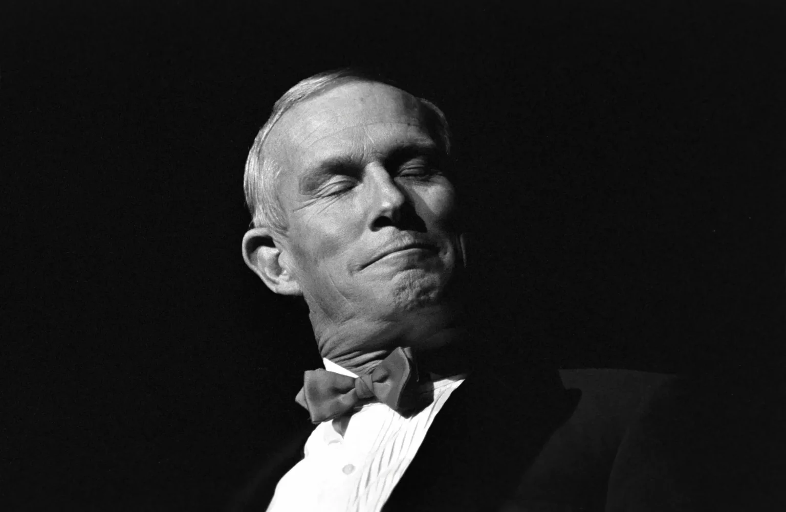 Comedian Tom Smothers of the Smothers Brothers dies at 86